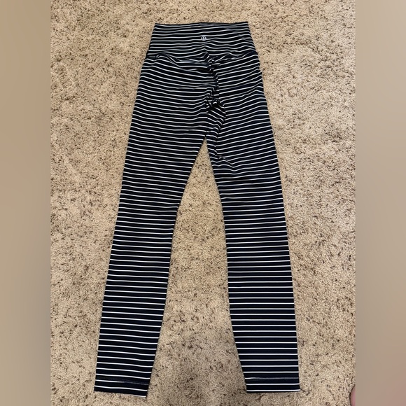 NWOT Lululemon Wunder Under HR 25" *Luxtreme Parallel Stripe Blk/White Size: 2 - Picture 3 of 5